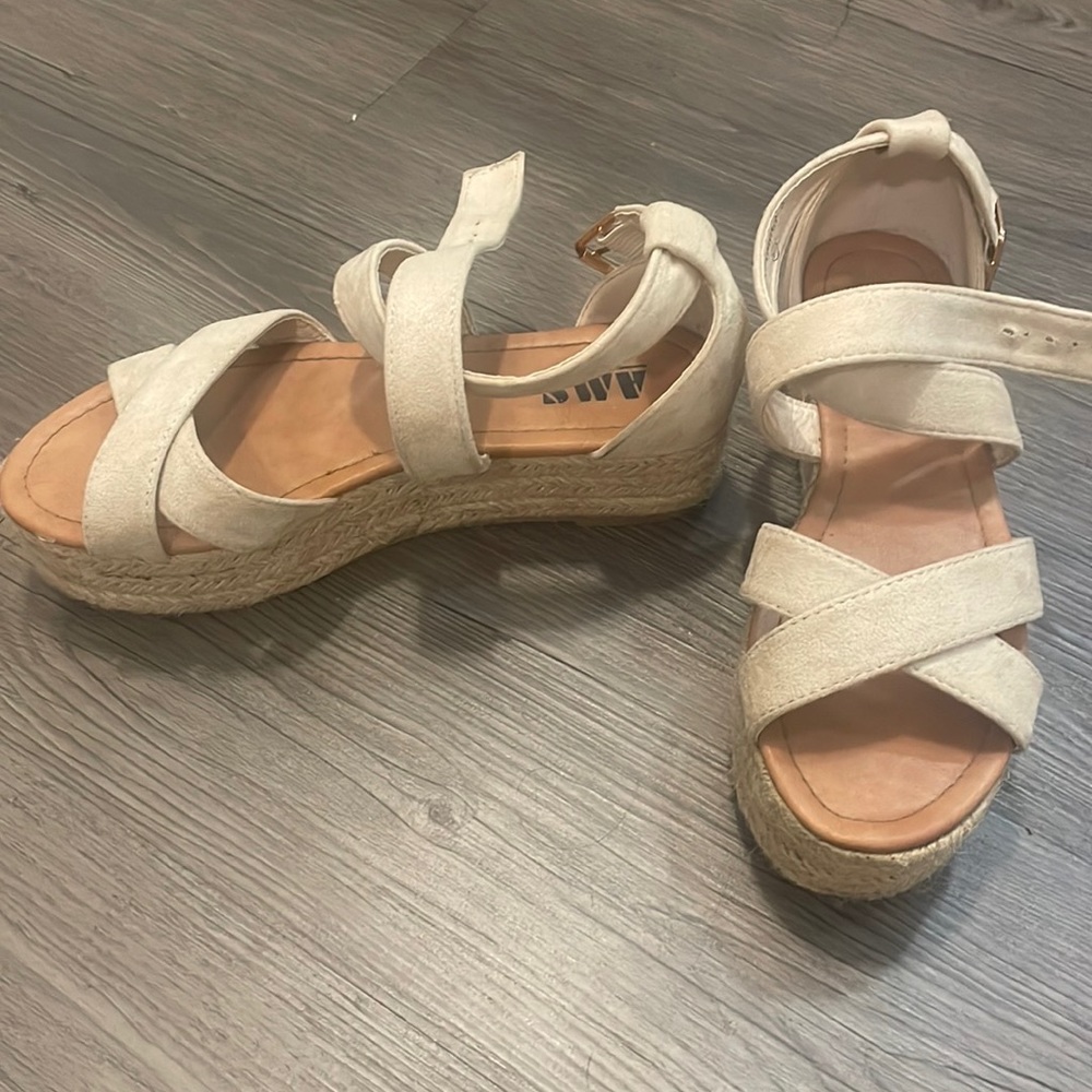 SWV platform sandals!